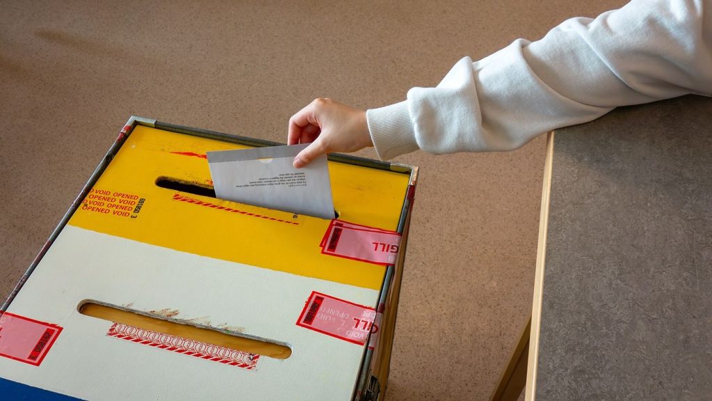 Election Officials Build New Defences for Information Integrity Election Officials Build New Defences for Information Integrity